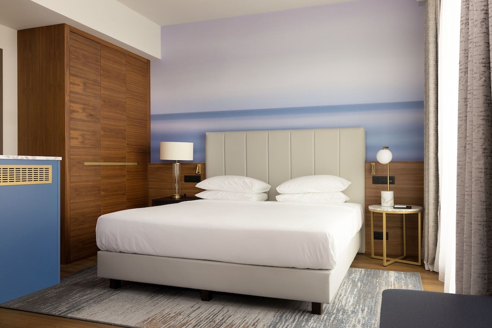 Executive Room, 1 King Bed, Sea View - Photo 3