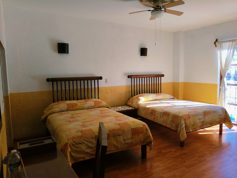 Standard Room, 2 Double Beds photo 2