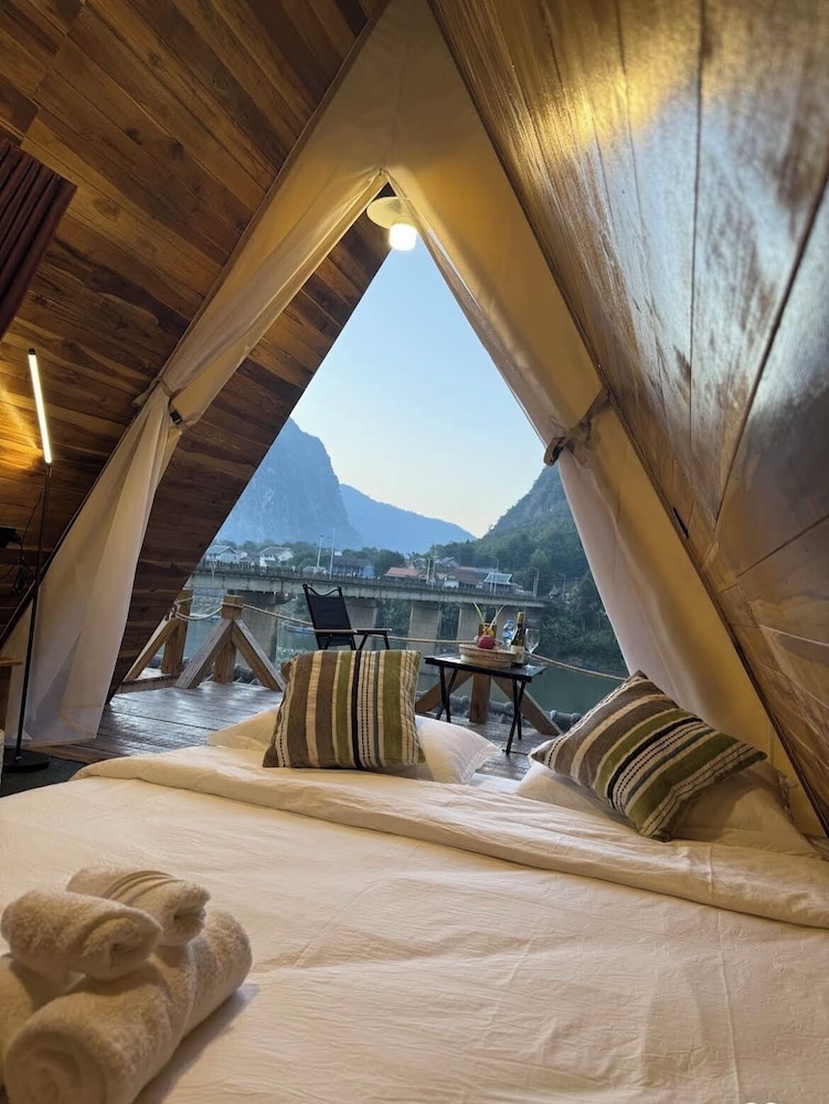 Classic Chalet, Balcony, River View photo 2