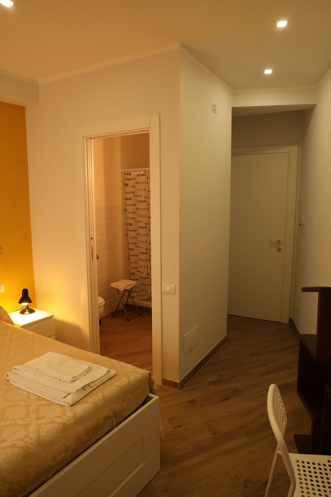 Single Room photo 3