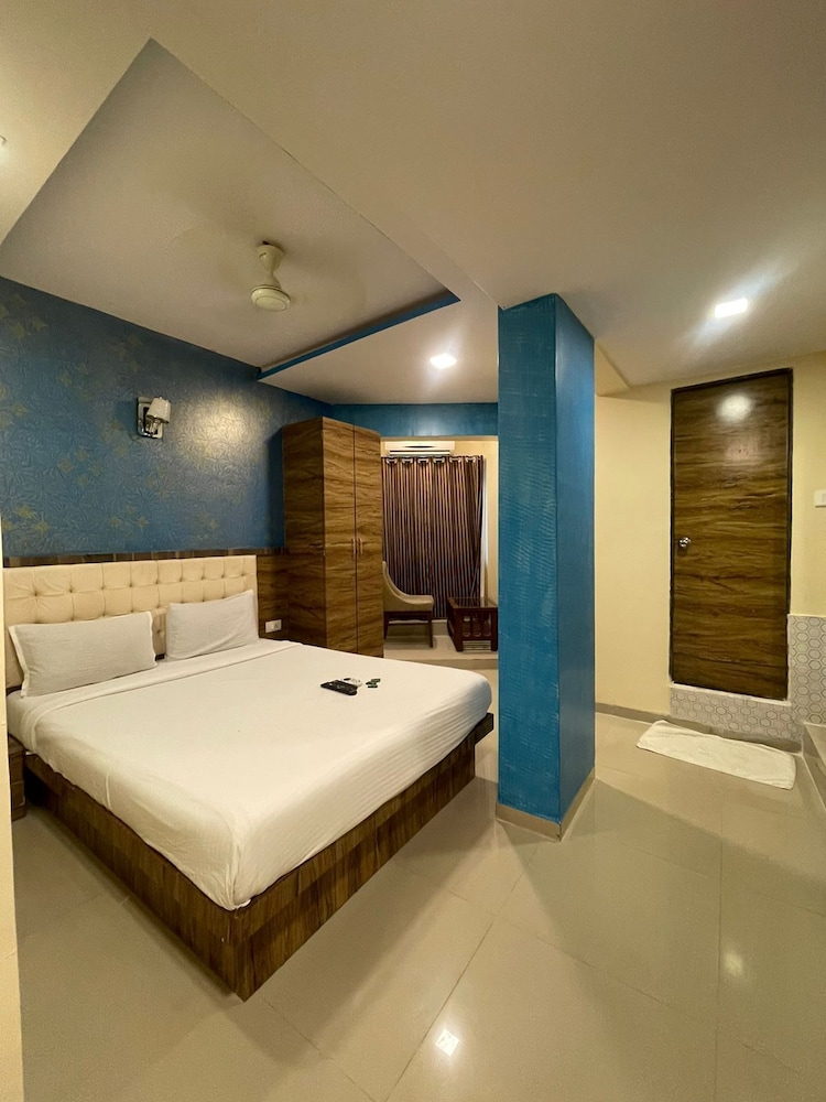 Deluxe Double Room - Photo 10