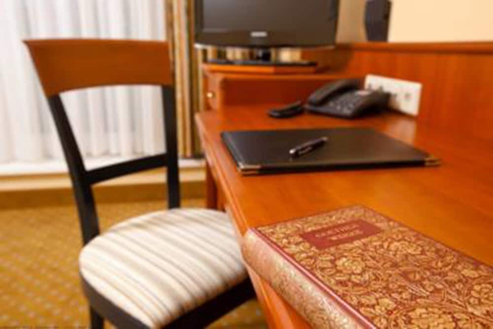 Suite, 1 Double Bed (Cozy Sitting Corner;Quiet Location) photo 2