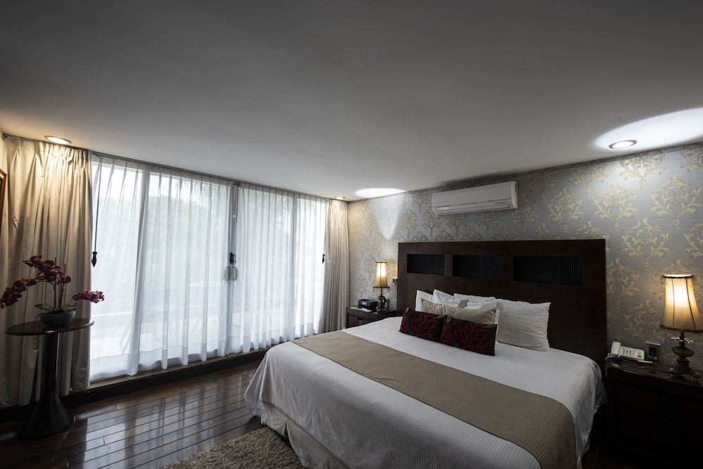 Suite, Balcony - Photo 3