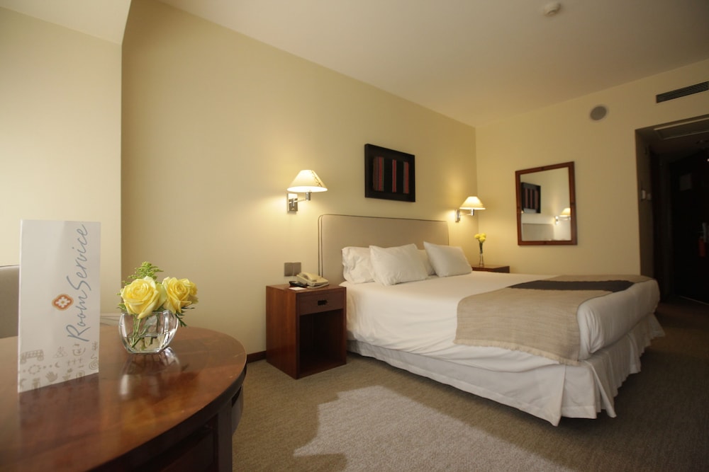 Standard Room, 1 King Bed - Photo 3