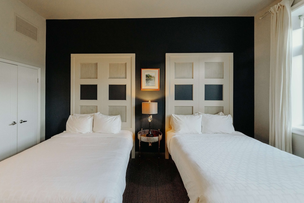 Standard Room, 2 Queen Beds, Refrigerator, City View (No Elevator Access) photo 2