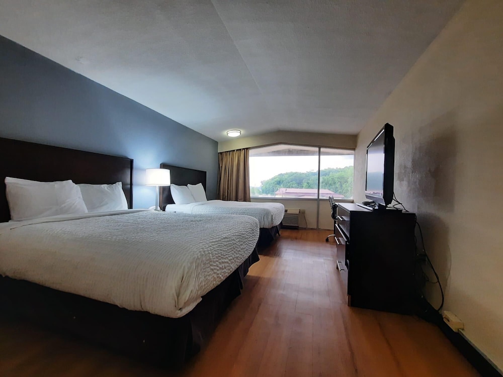 Room, 2 Double Beds, Smoking - Photo 1