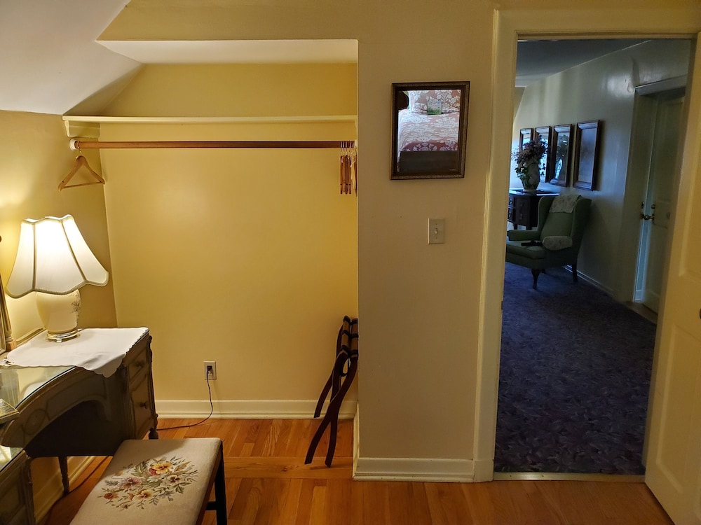 Standard Room, 2 Twin Beds, Non Smoking, Private Bathroom - Photo 4