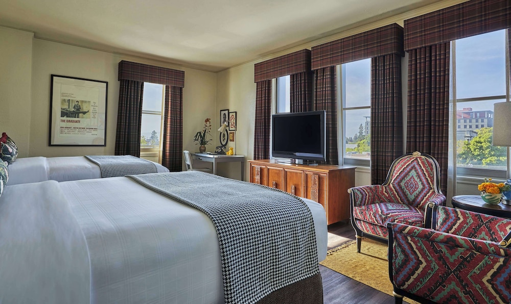 Room, 2 Double Beds (Graduate, Campanile View)