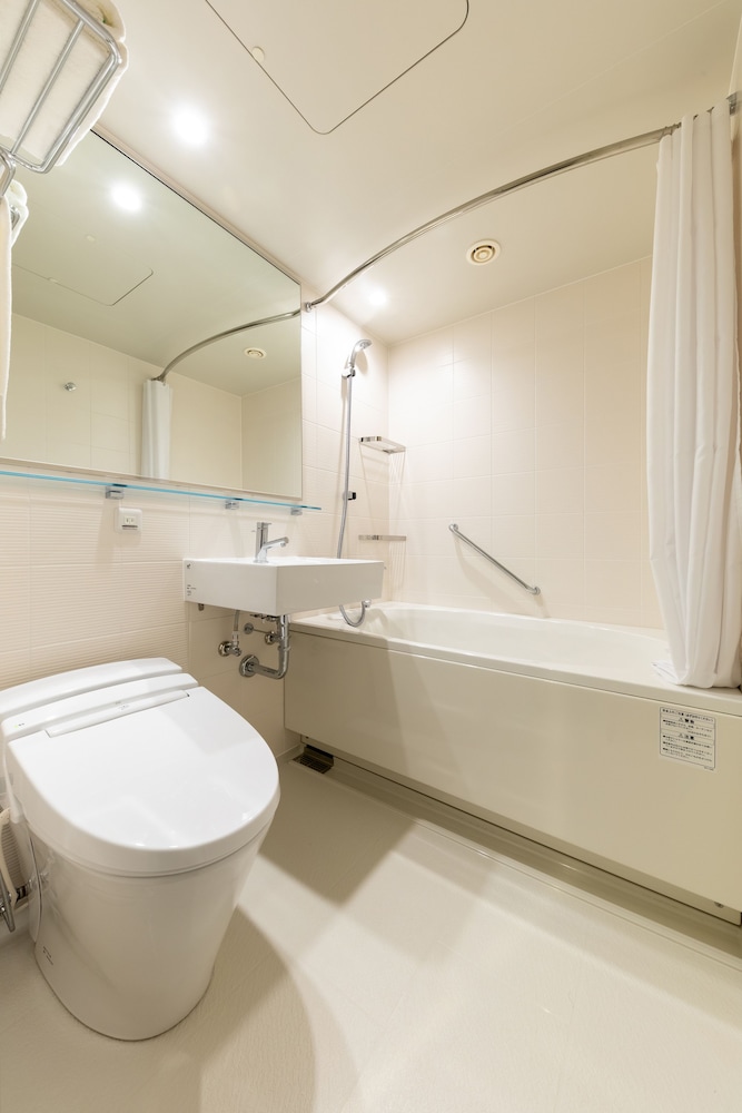 Double Room, Smoking (With Bath Tub) thumbnail 5