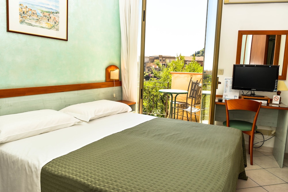 Standard Single Room, Partial Ocean View photo 3