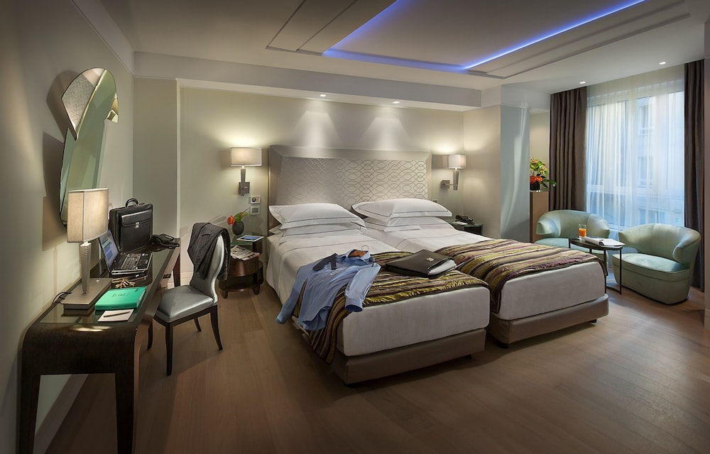 Executive Room with Double Bed or Two Single Beds and Wellness Area Access