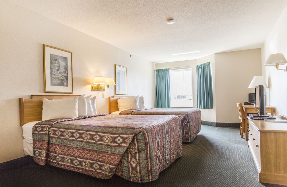 Deluxe Room, 2 Queen Beds (Bay Window) photo 2