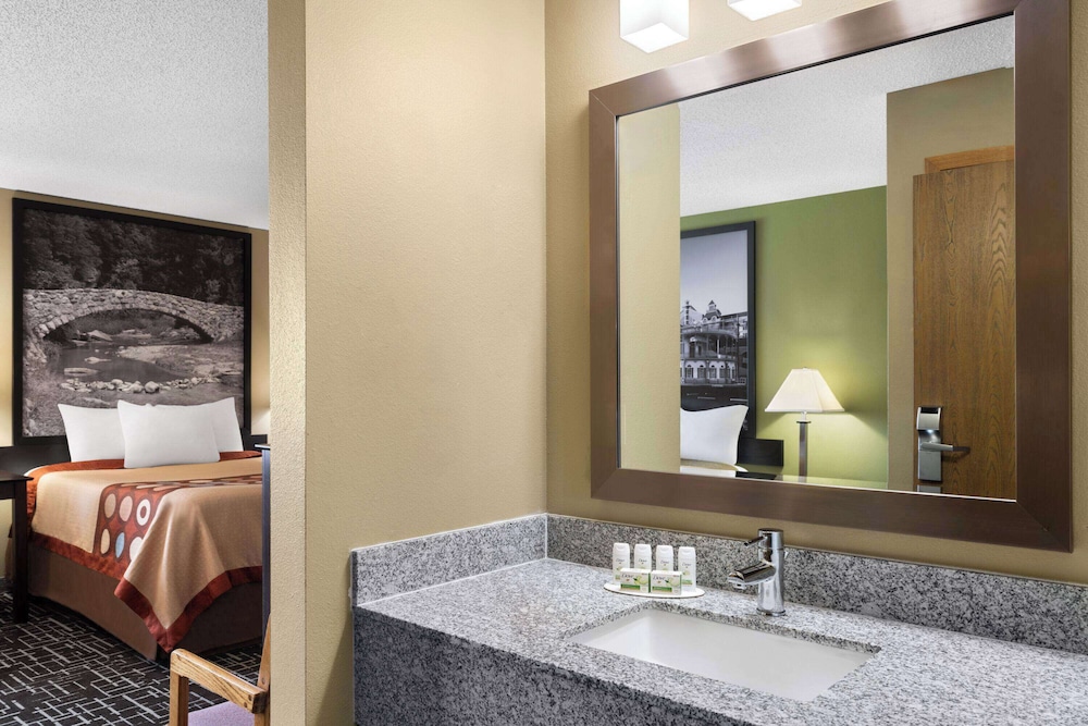 Suite, 1 King Bed, Hot Tub