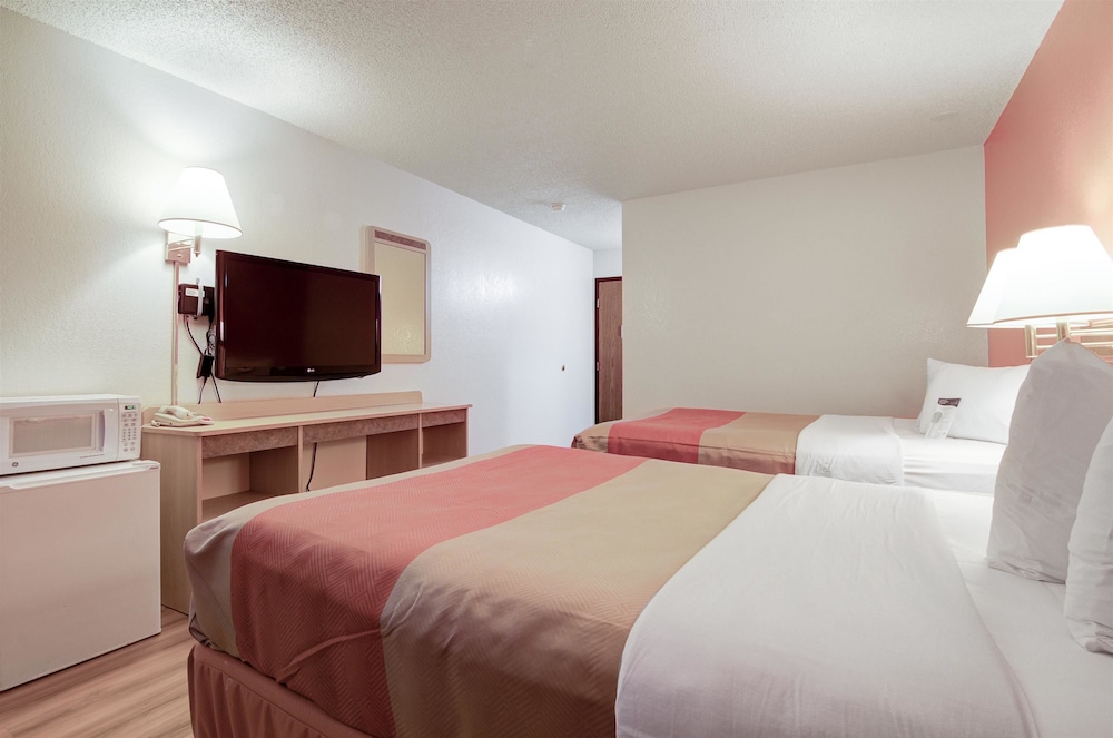 Standard Room, 2 Double Beds, Non Smoking photo 2