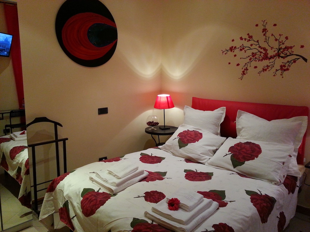 Basic Double Room, Shared Bathroom