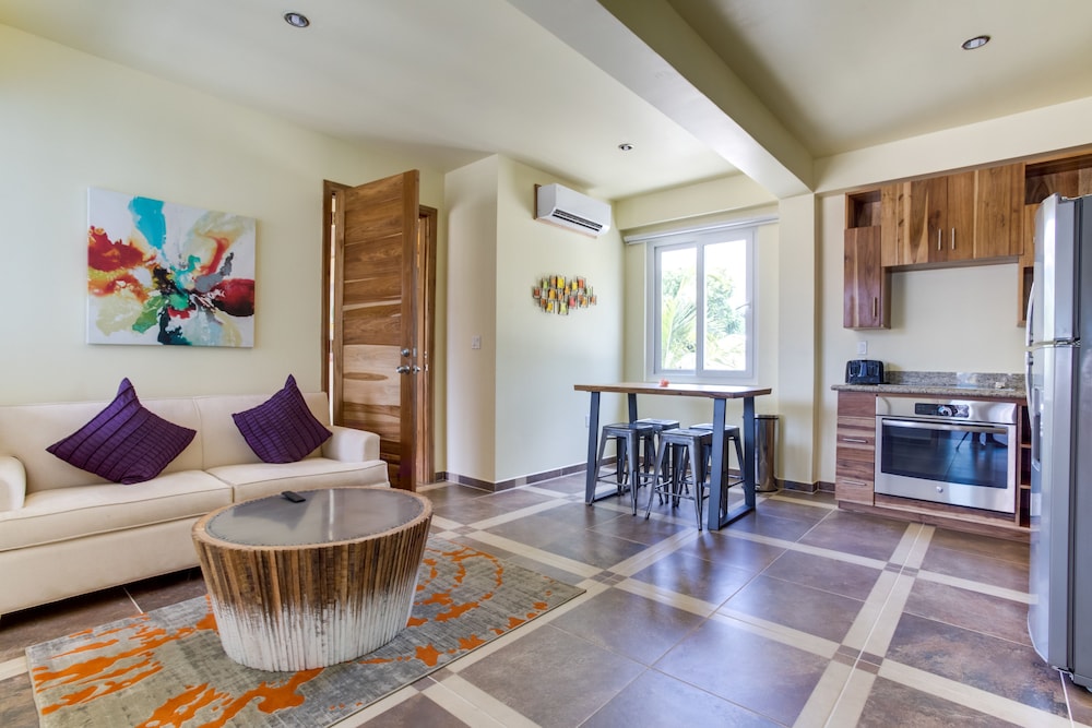 Condo, 2 Bedrooms, Ocean View photo 3
