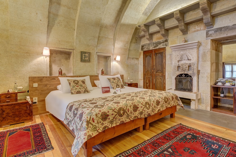 Deluxe Room - Photo 1