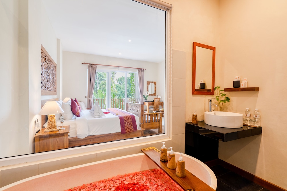 Junior Suite, Balcony, Pool View - Photo 9