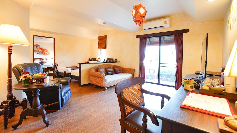Family Room, Multiple Beds - Photo 3