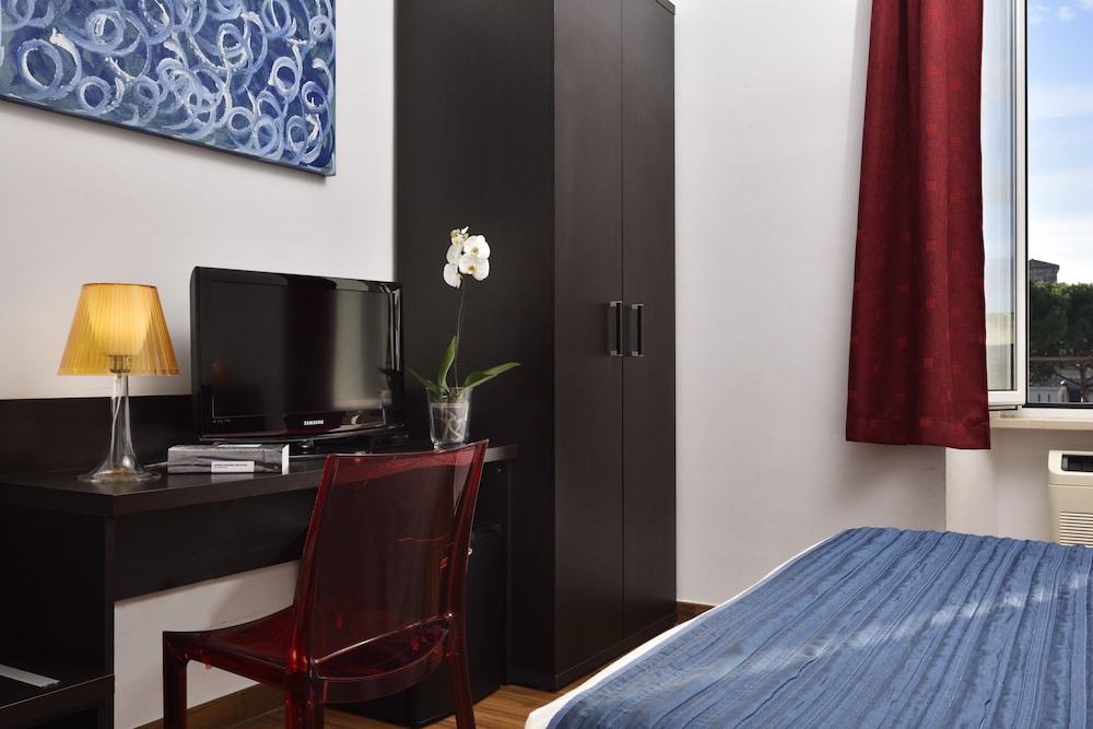 Standard Double or Twin Room, Ensuite (City View) photo 3