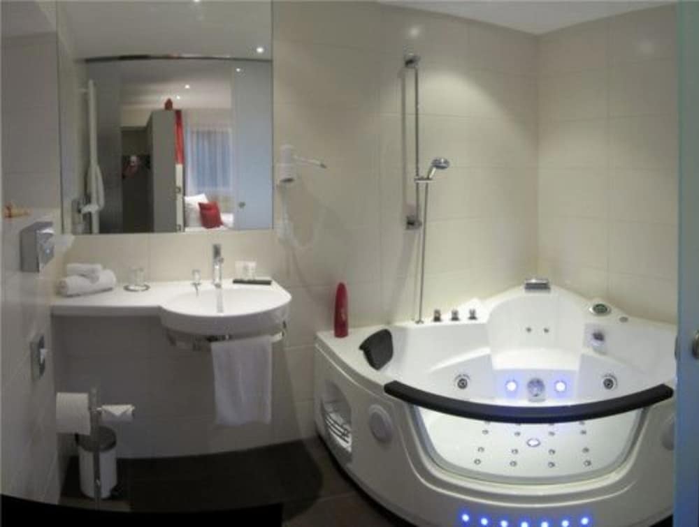 Exclusive Double Room, Jetted Tub (Waterworld) photo 2