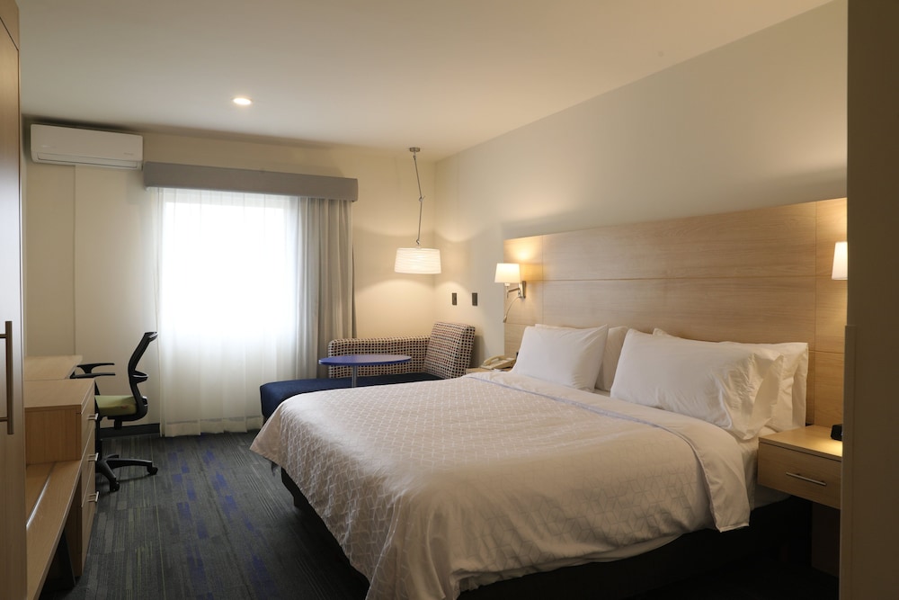 Standard Room, 1 King Bed - Photo 7