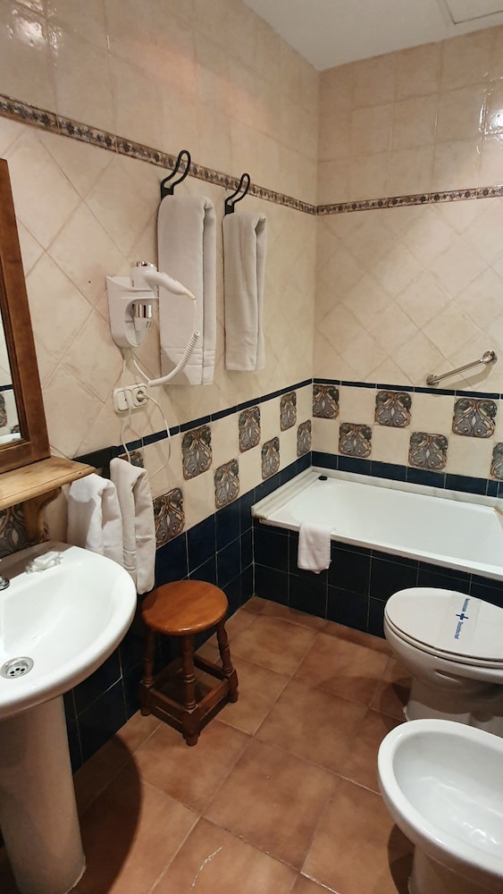 Double or Twin Room, City View - Photo 12