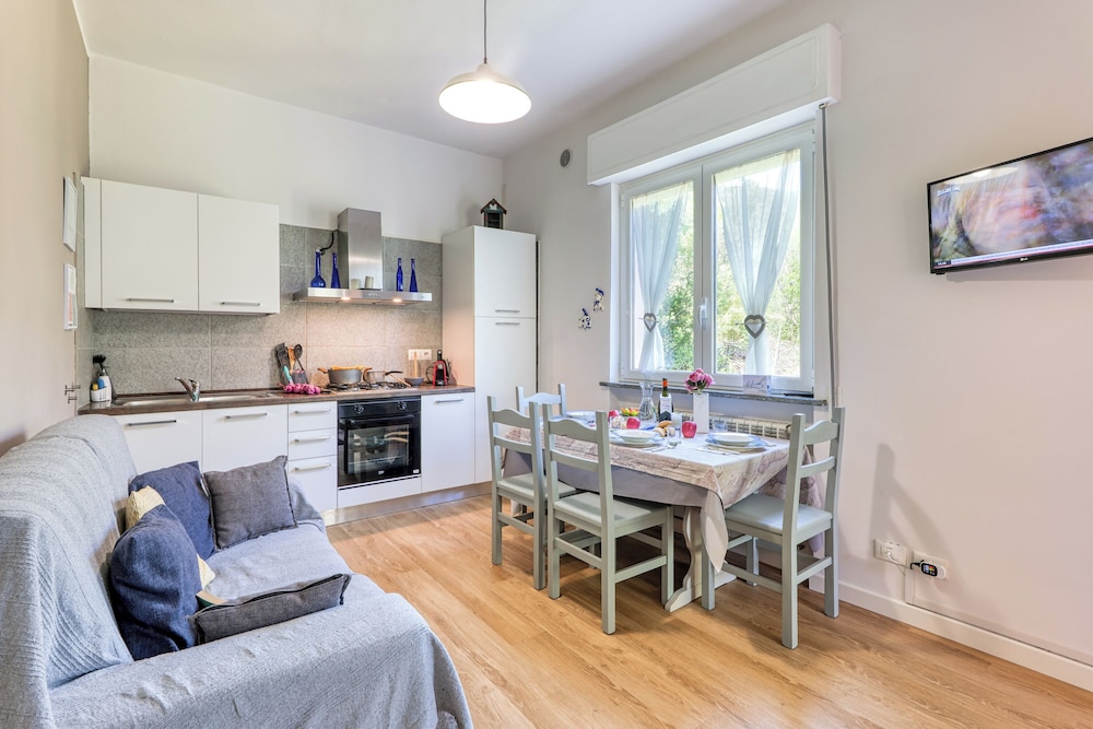 Family Apartment, Multiple Bedrooms, Mountainside (VP - Sea Garden - B4 with parkng)