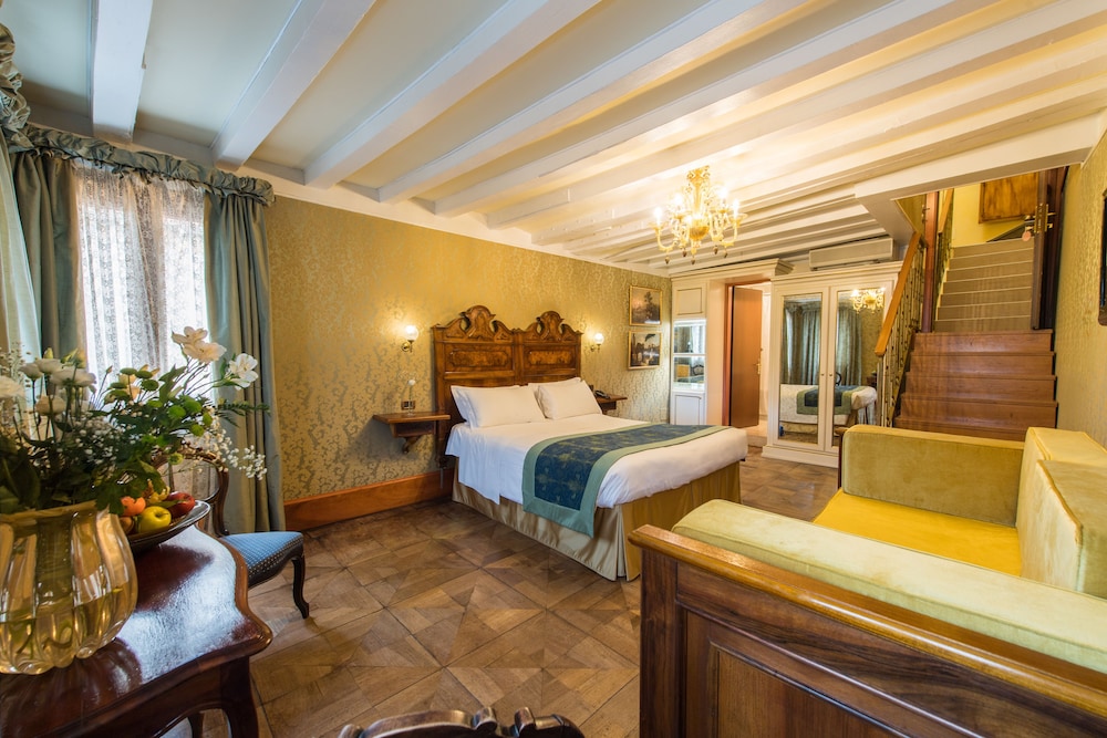 Superior Room, Canal View