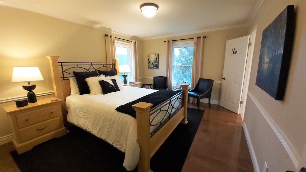 The Oasis, 1 Queen Bed, Private Bathroom