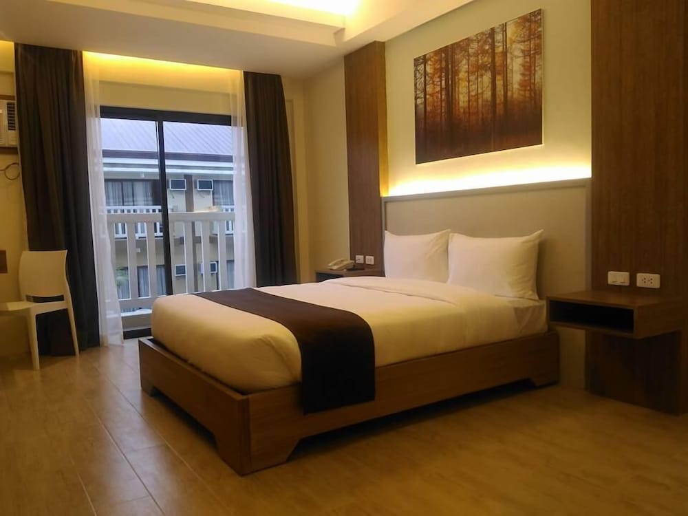 Second Floor Deluxe Queen Room