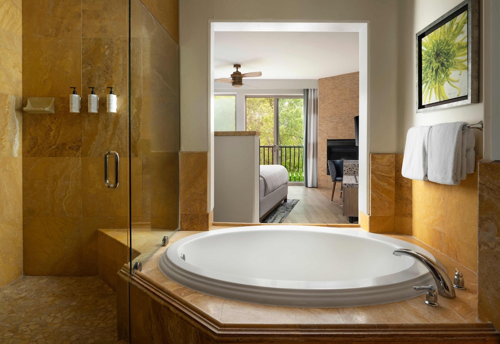 Superior Room, 1 King Bed, Jetted Tub - Photo 1