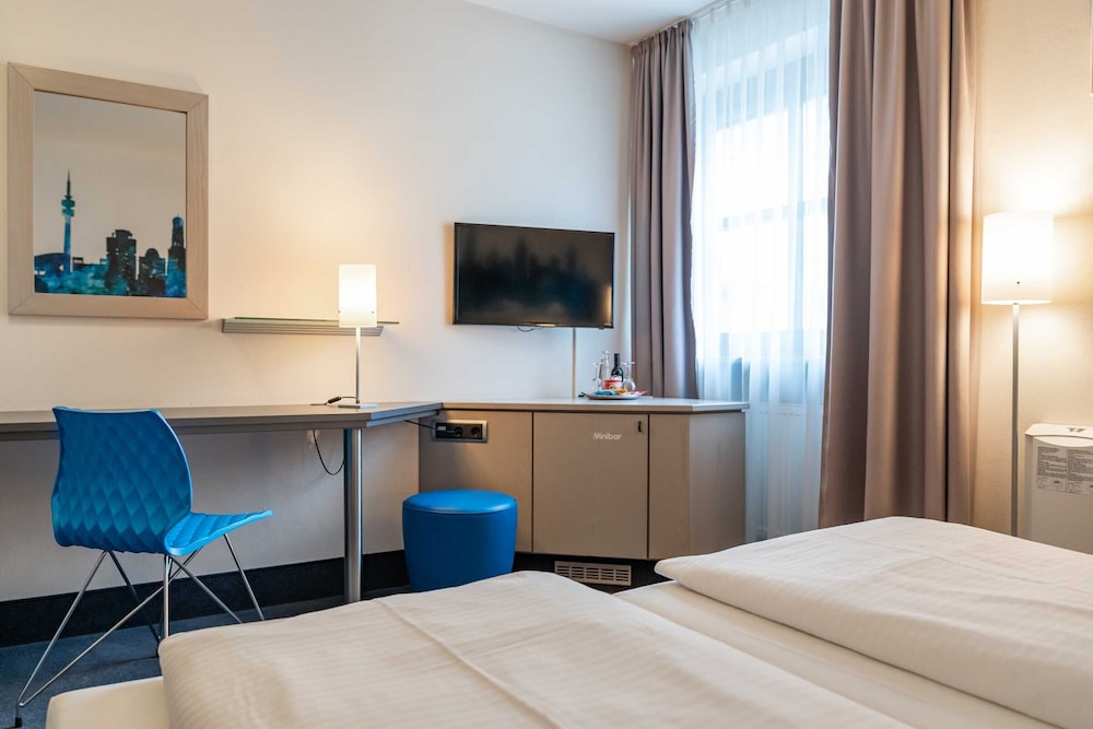 Business Double Room Single Use, 1 Queen Bed, Non Smoking photo 3