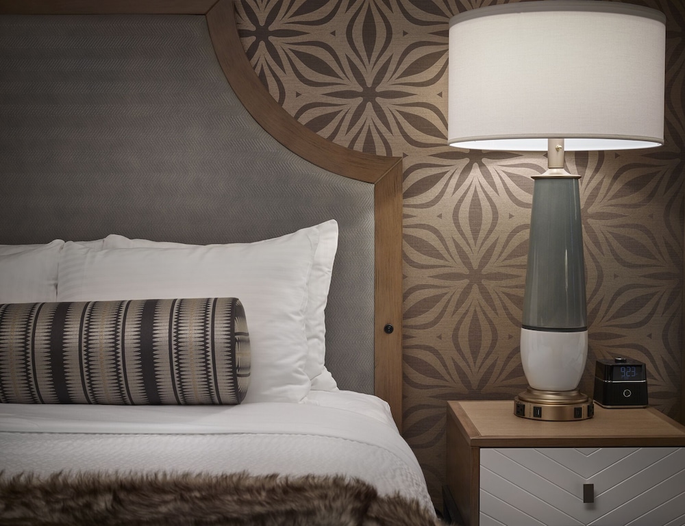 Deluxe Room, 2 Queen Beds, Mountain View - Photo 3