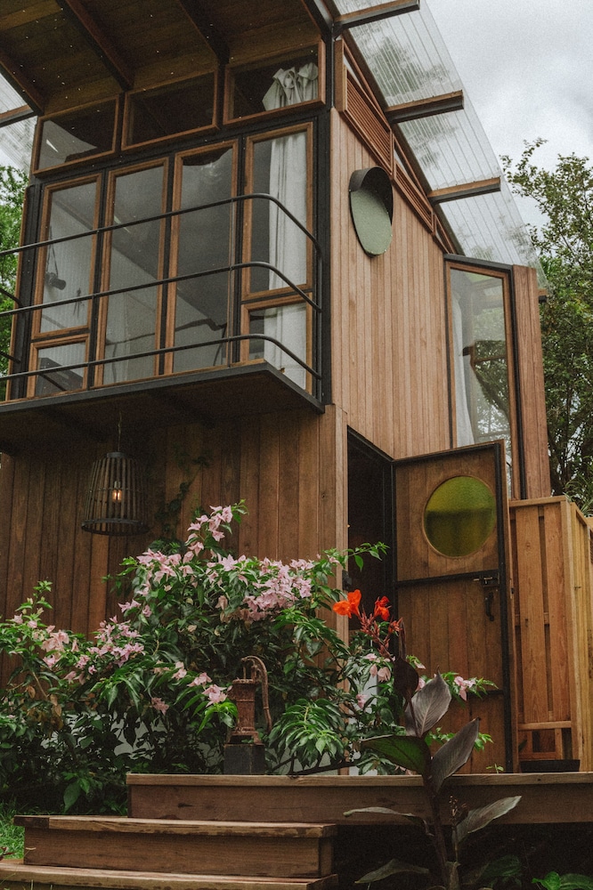Deluxe Tree House, 1 Queen Bed, Kitchen, Garden View