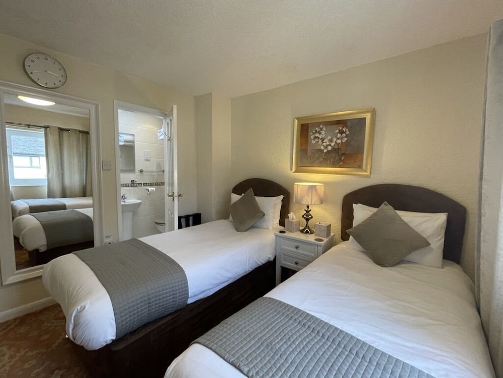 Basic Twin Room, Multiple Beds, Non Smoking, Mountain View photo 1