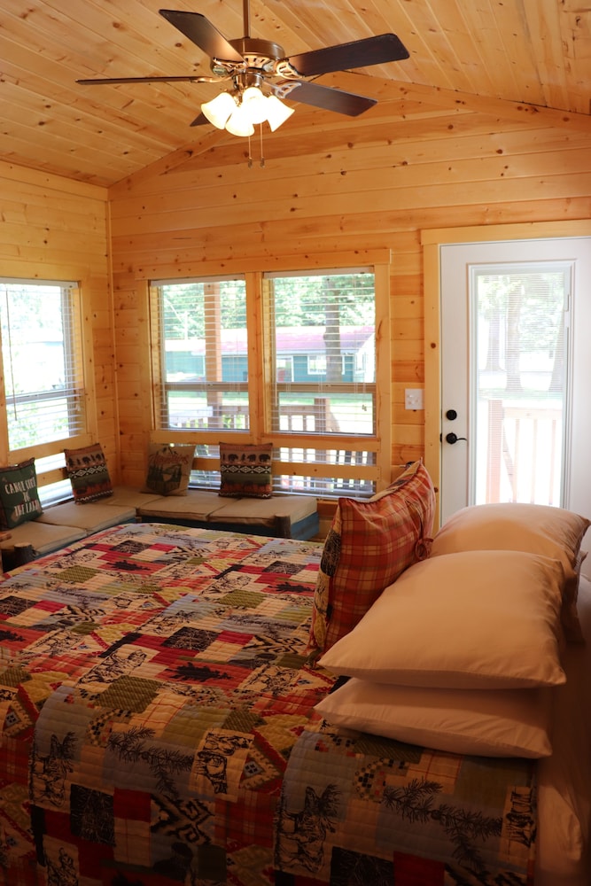 Cabin 12 photo 2