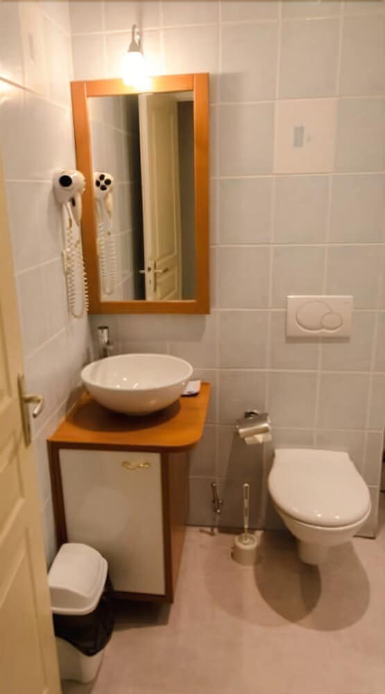 Standard Double Room (Room Service) photo 2