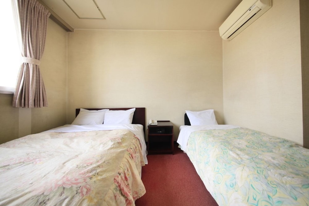 Twin Room, 2 Bedrooms, Non Smoking photo 2