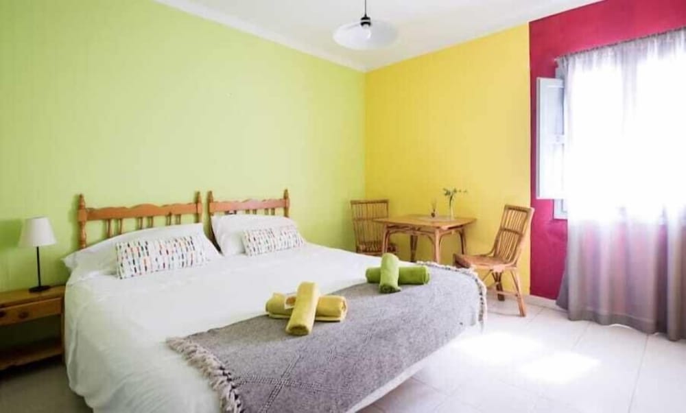 Classic Chalet, Multiple Bedrooms, Mountain View