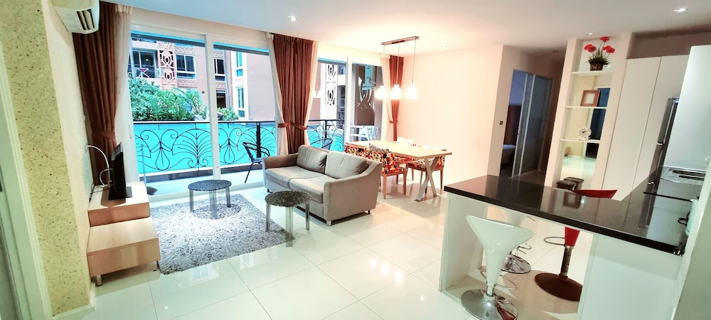 Two Bedroom With Pool Access photo 1