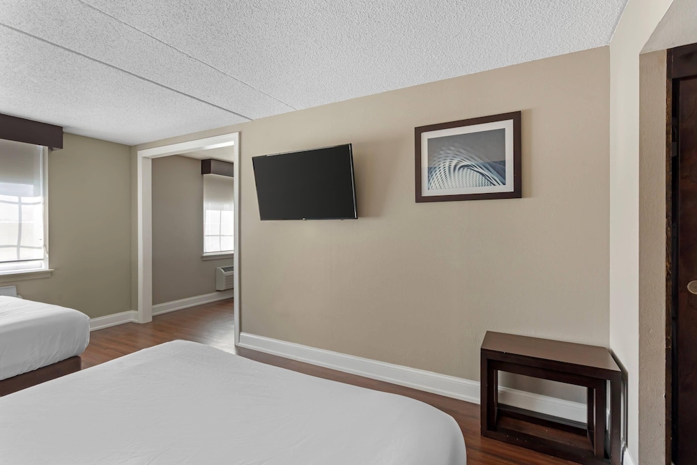 Suite, Multiple Beds, Non Smoking - Photo 8