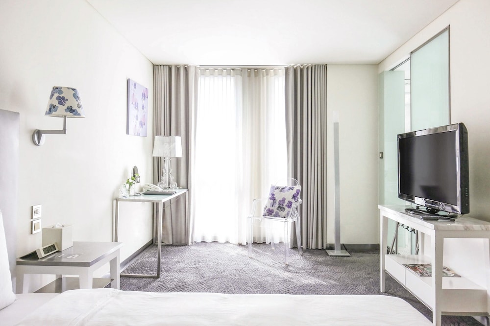Available room