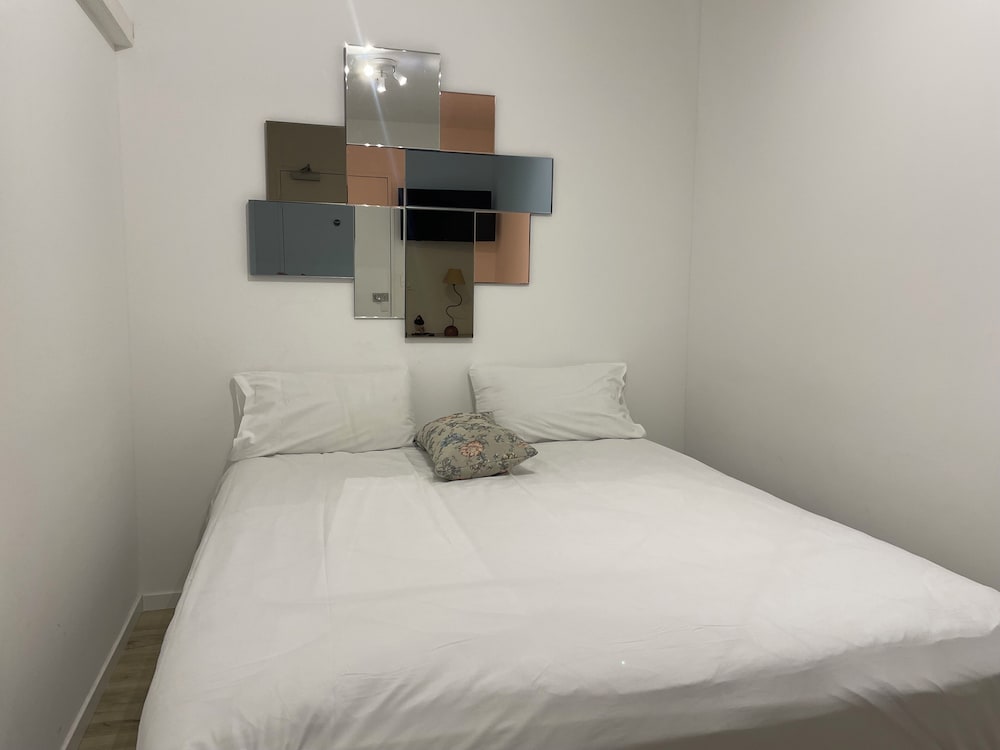 Basic Studio Suite, 1 Bedroom - Photo 3