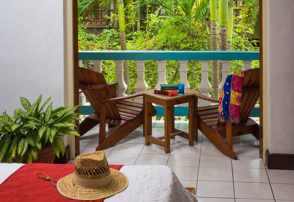 Garden Side Room, Garden View (across beach road) photo 2