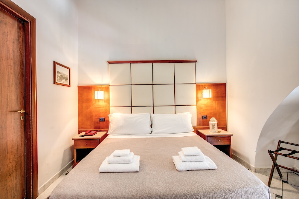 Standard Double or Twin Room - Photo 12