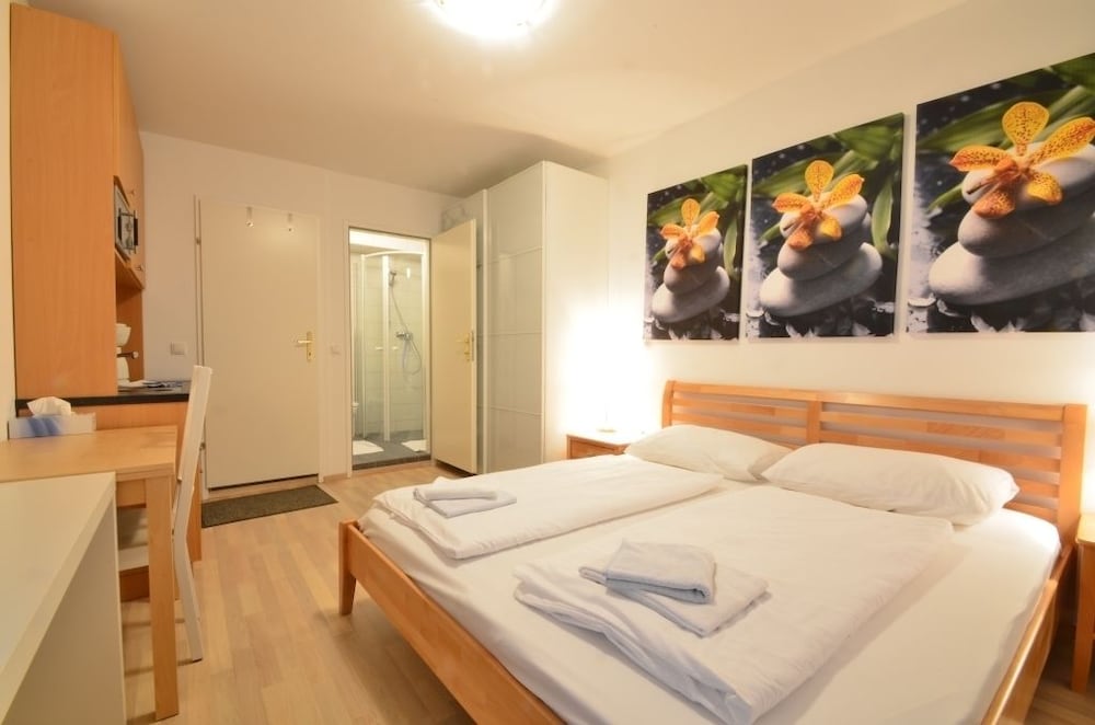 Studio, 1 Doublebed, Non Smoking, Kitchenette, 50€ cleaning fee on top of the rate