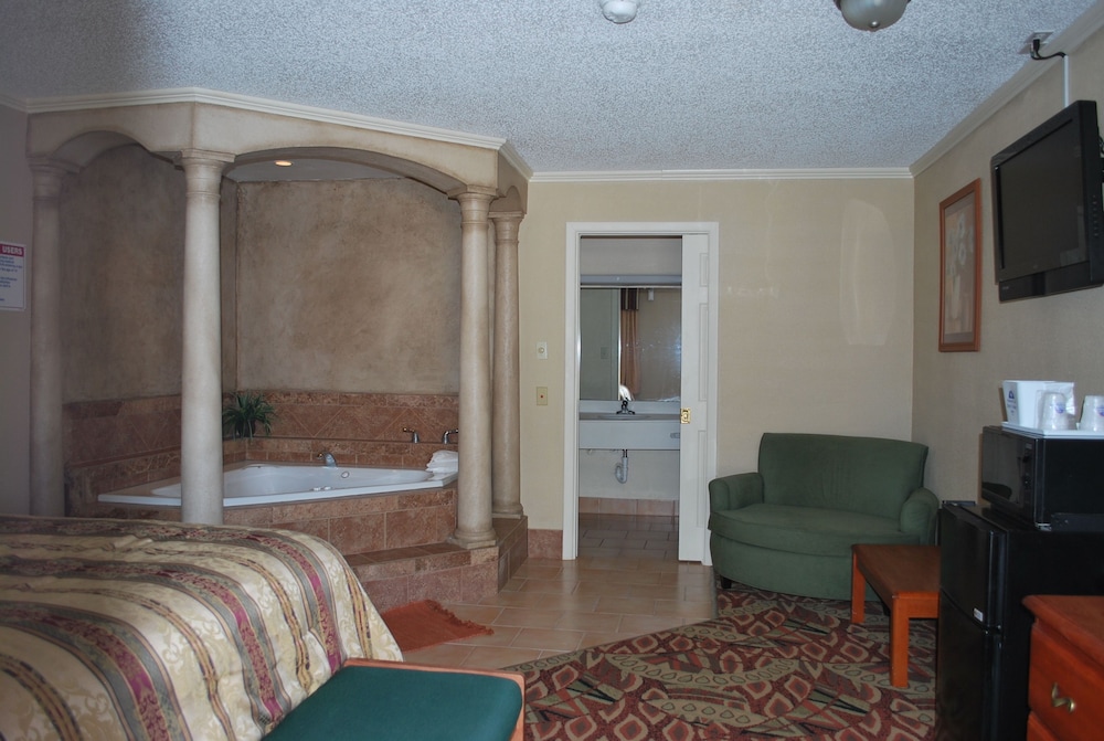 Suite, 1 Queen Bed, Non Smoking, Hot Tub (Jacuzzi) - Photo 6
