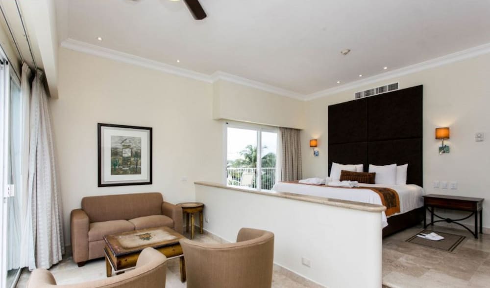 Preferred Club Honeymoon Suite Ocean Front King