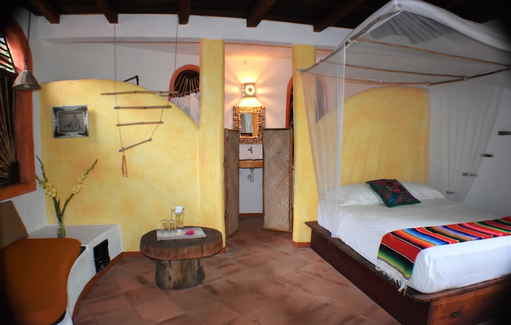 Basic Cabin, 1 Queen Bed, Garden View photo 3